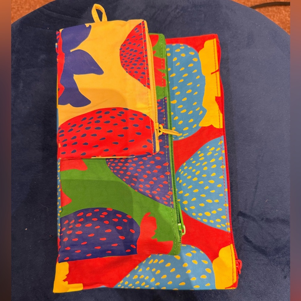 BAGGU Go Pouch Set in Strawberries